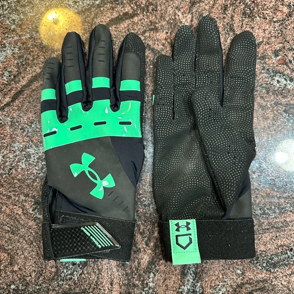 Women’s Under Armour radar batting gloves size xl
